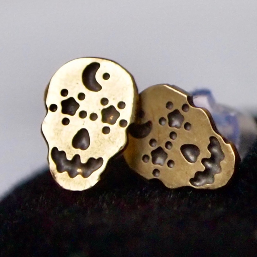 Silver/Brass Sugar Skull, Stud earrings